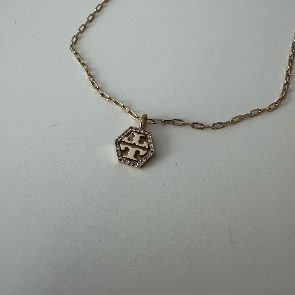 NWT! Tory Burch Logo Gold Necklace - Picture 2 of 6